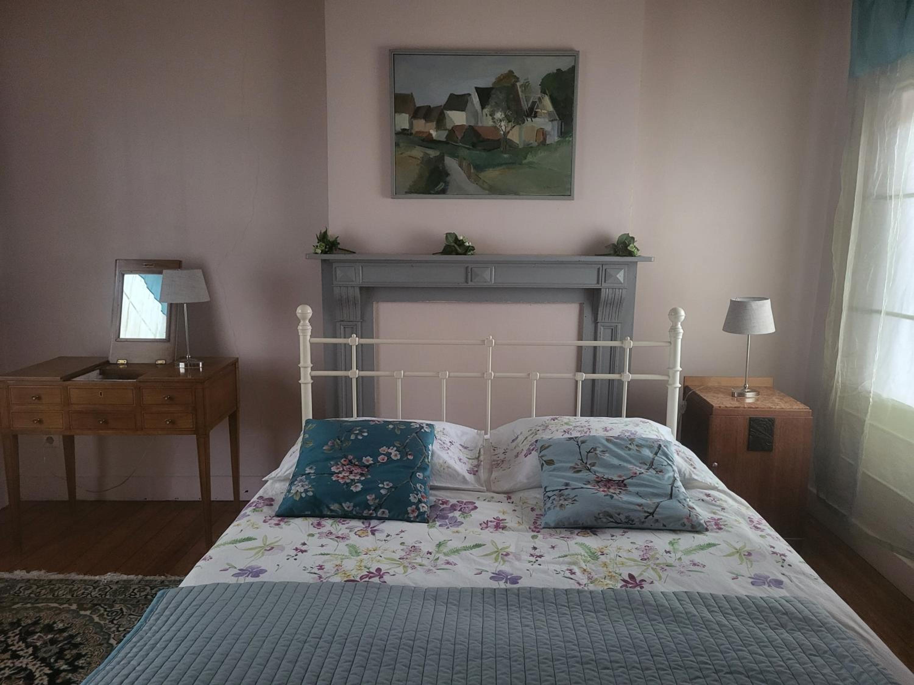 Charming and cosy ART DECO house in old historic farm with private natural pool and gardens with hiking and cycling trails nearby