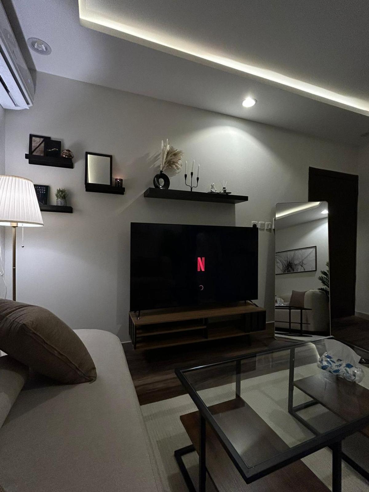 Apartment 1 bedroom with self entry