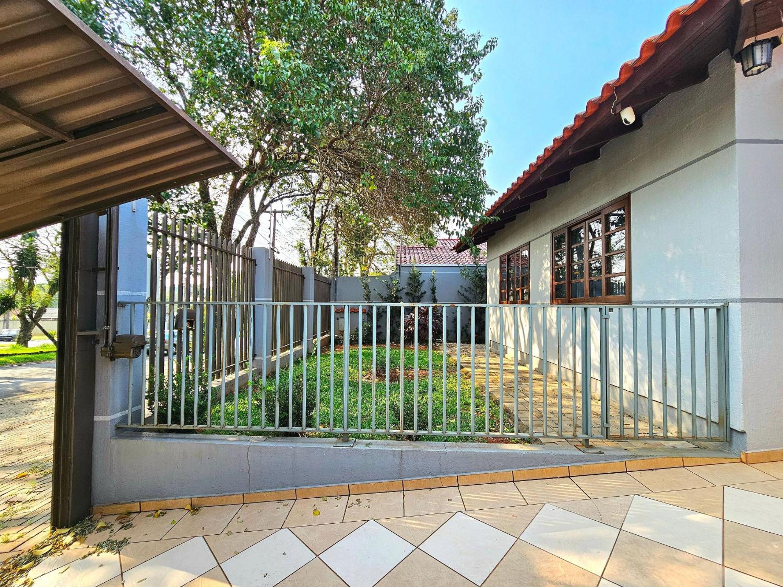 Casa Familiar 4 quartos Piscina e Churrasqueira