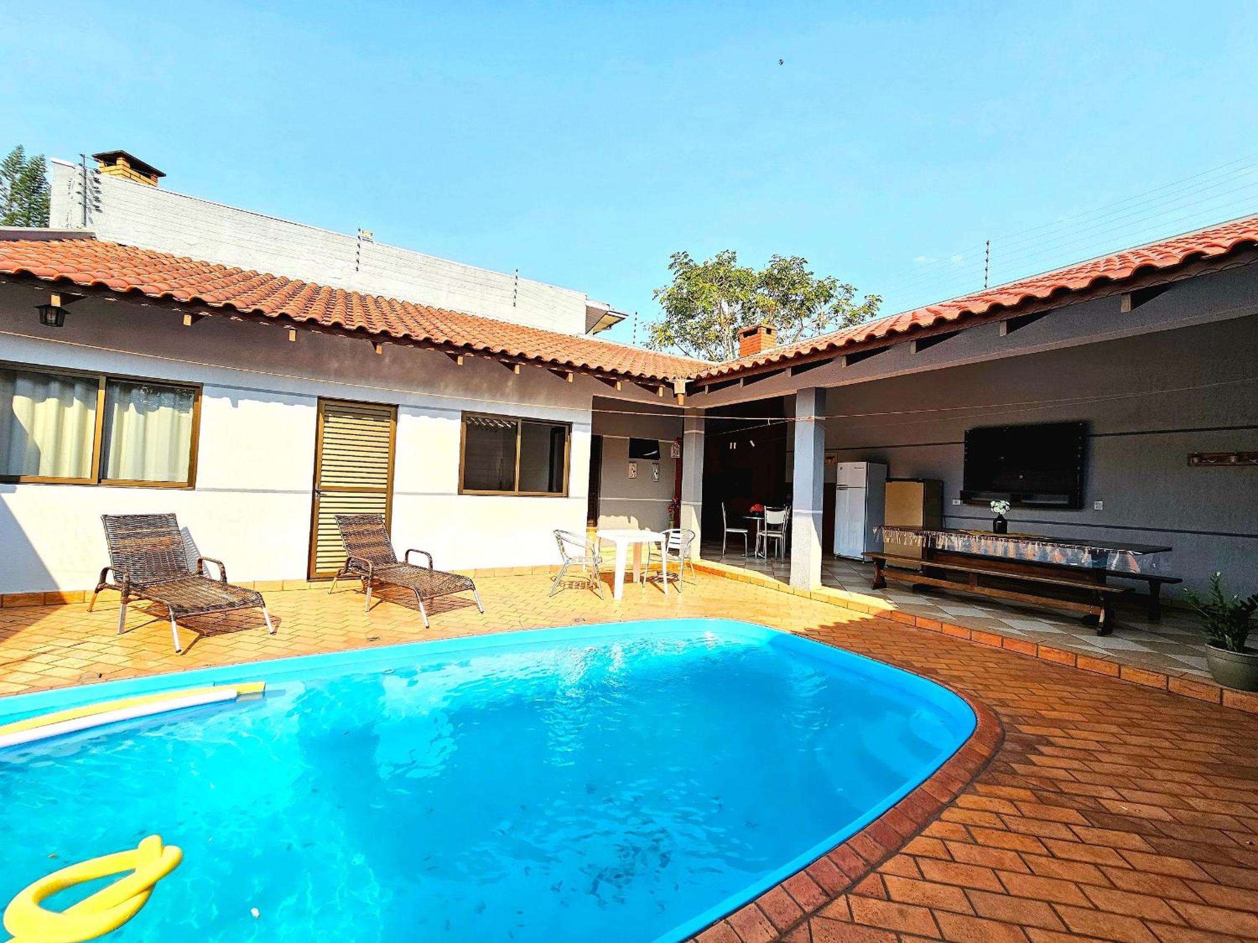 Casa Familiar 4 quartos Piscina e Churrasqueira