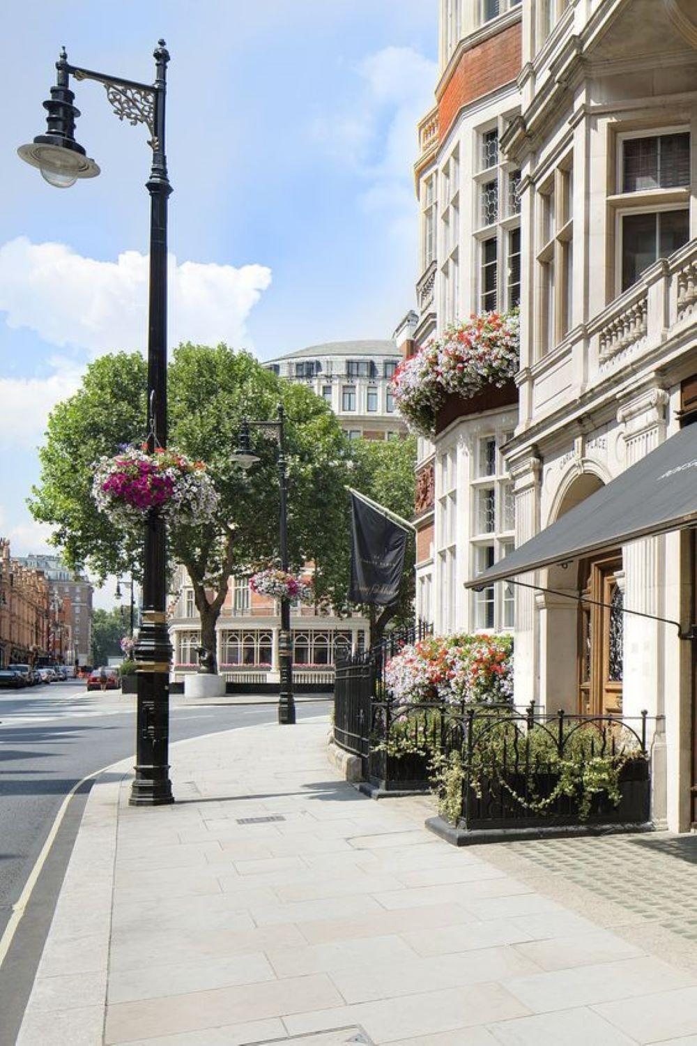 Luxury Large Park Lane Views 1250sqft