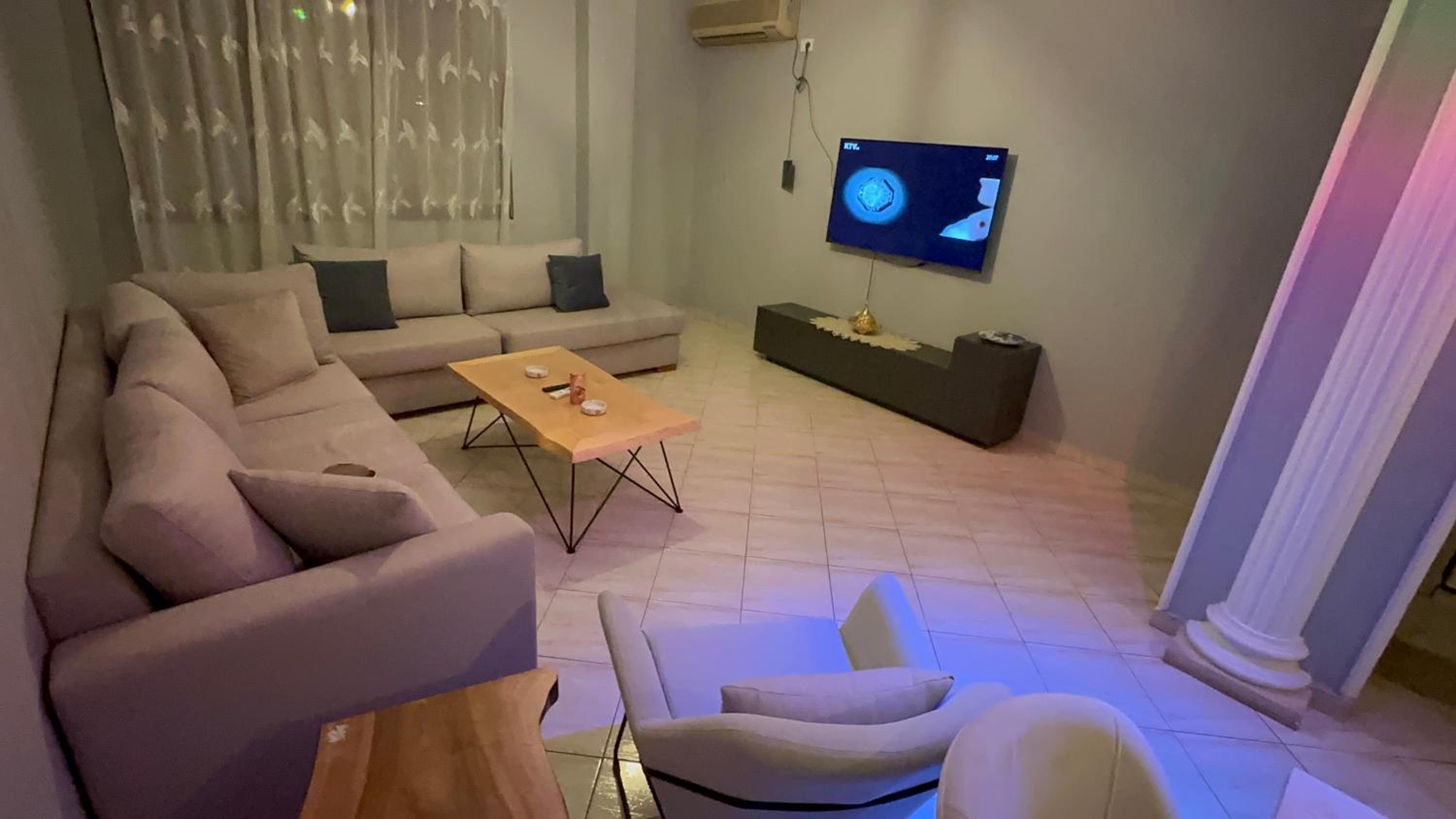 DIORAs Apartment.
