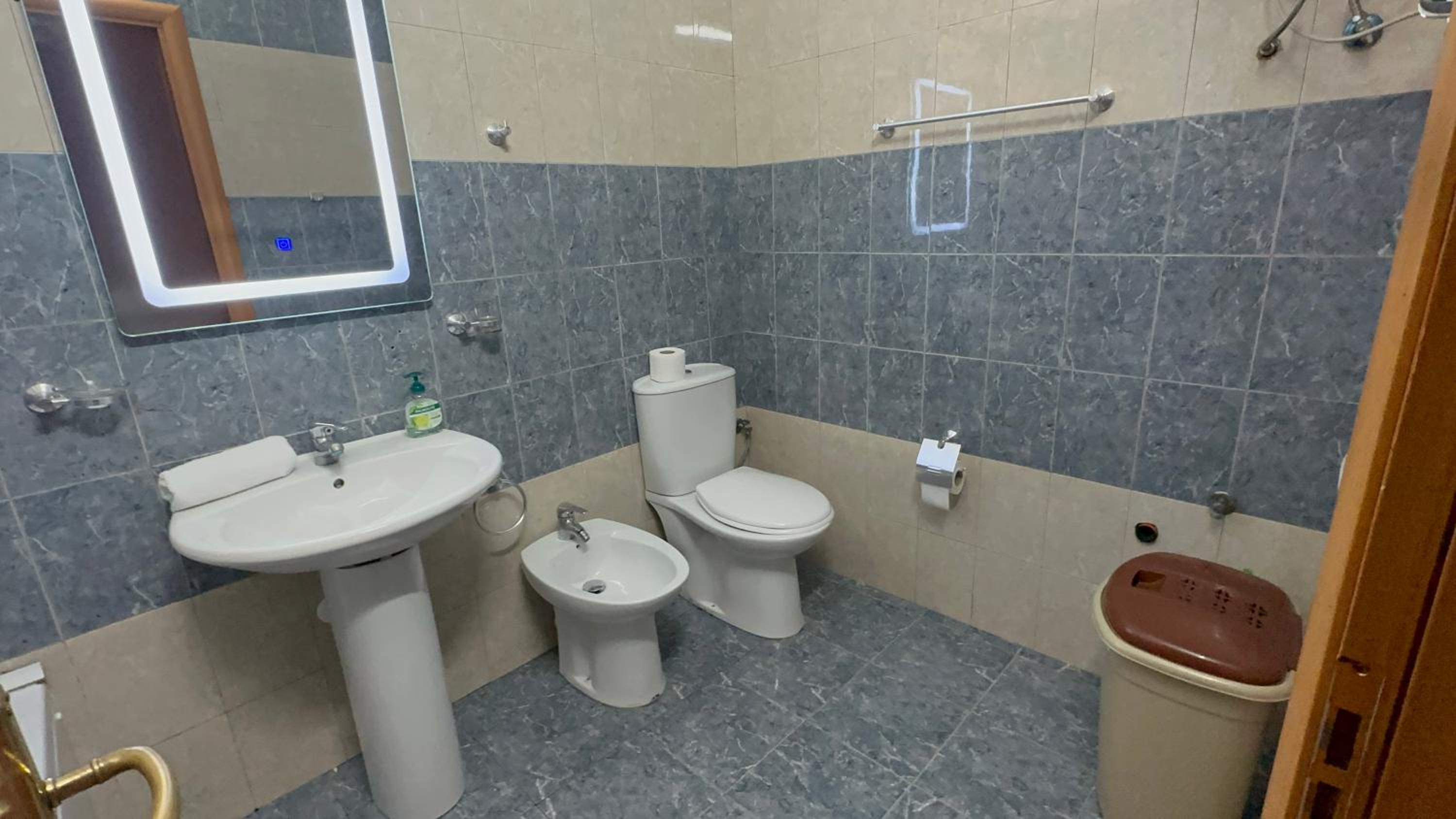 DIORAs Apartment.