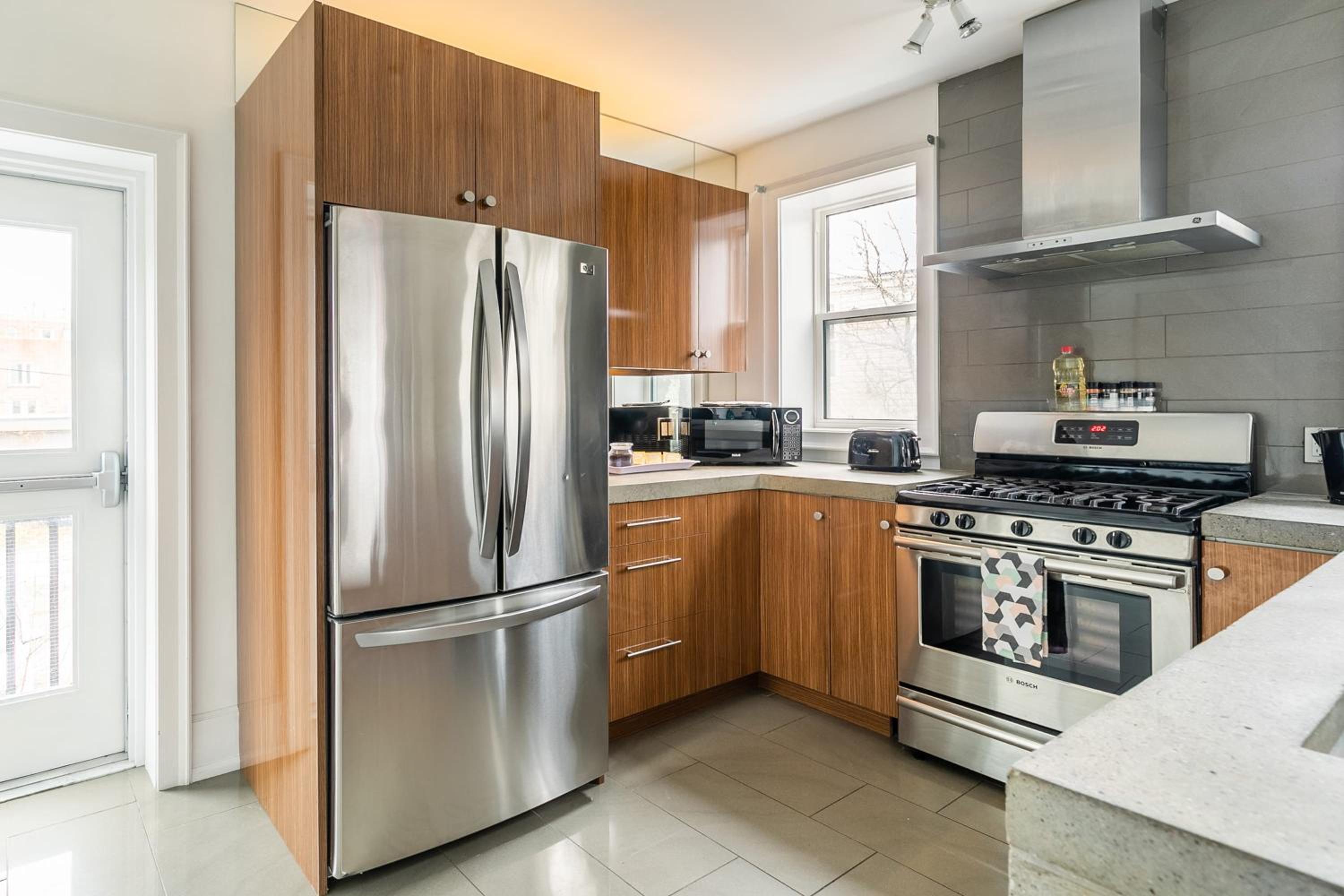 Spacious 2 Bedroom Loft in Sought After Leslieville