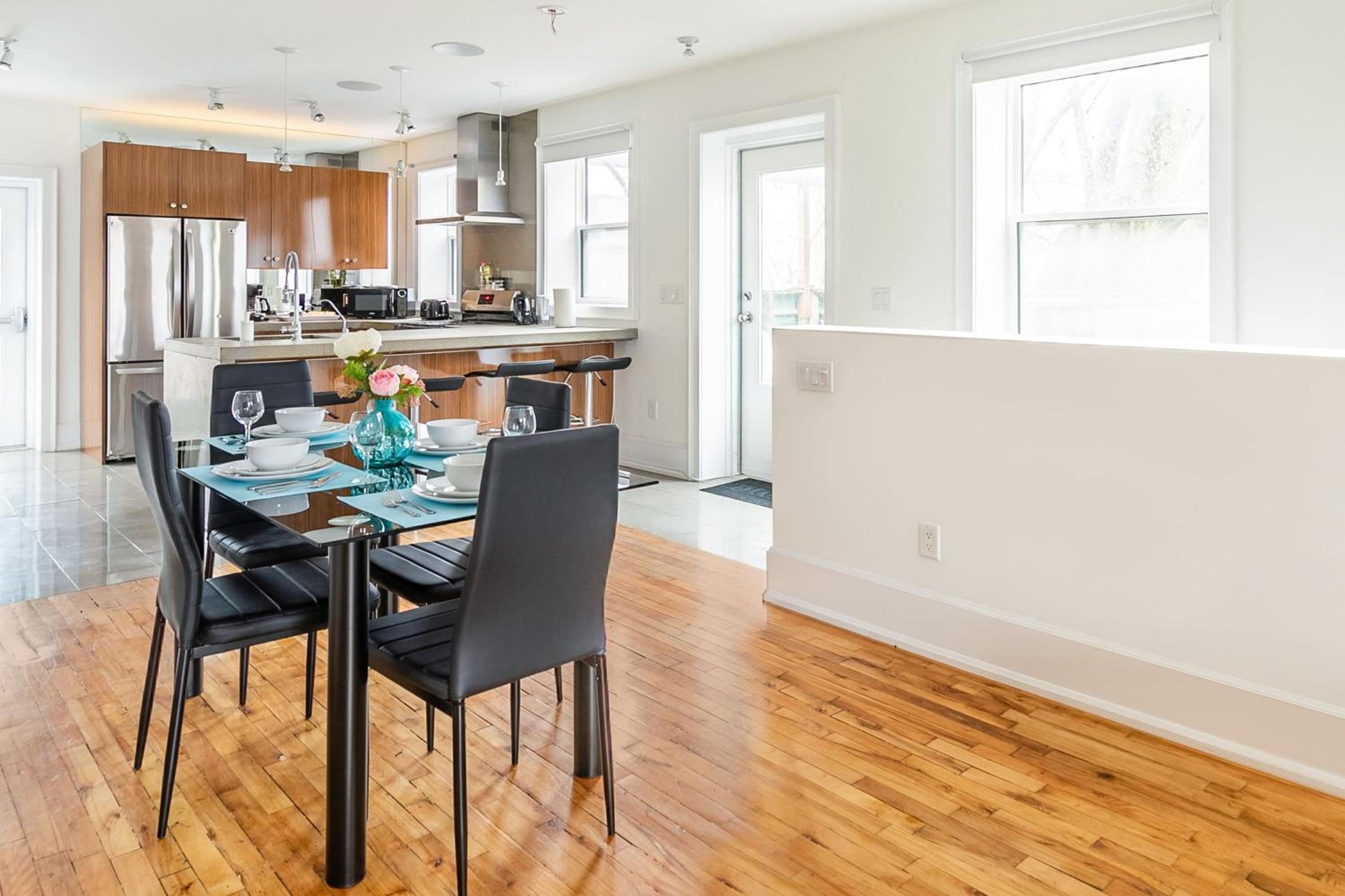 Spacious 2 Bedroom Loft in Sought After Leslieville