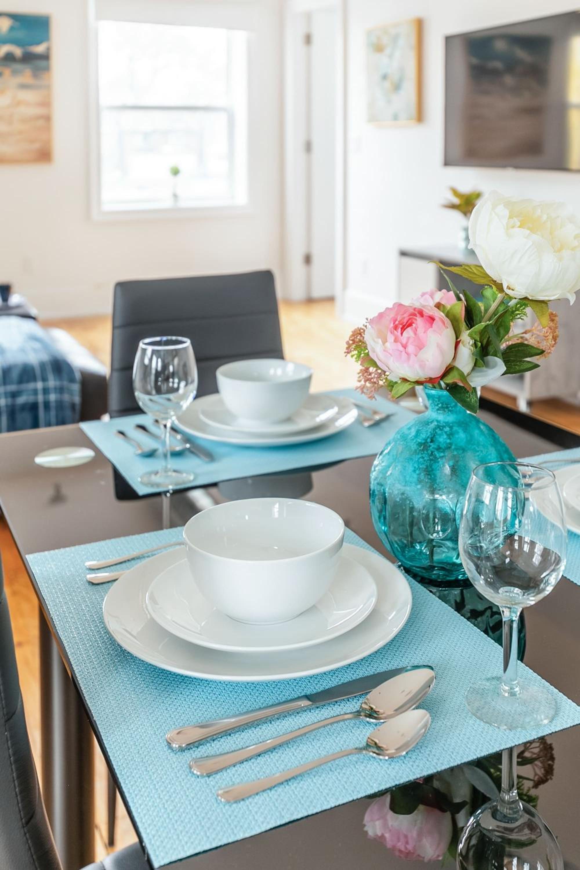 Spacious 2 Bedroom Loft in Sought After Leslieville