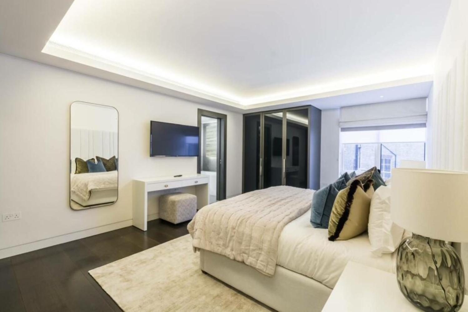 Mayfair Park Lane Luxurious Large Sleeps 6 view 5
