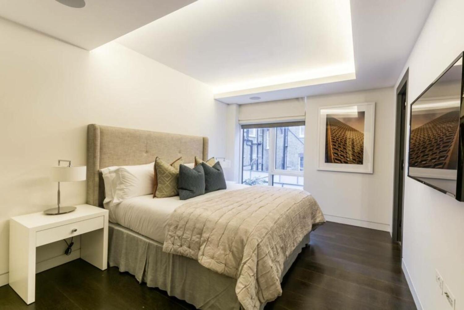 Mayfair Park Lane Luxurious Large Sleeps 6 view 2