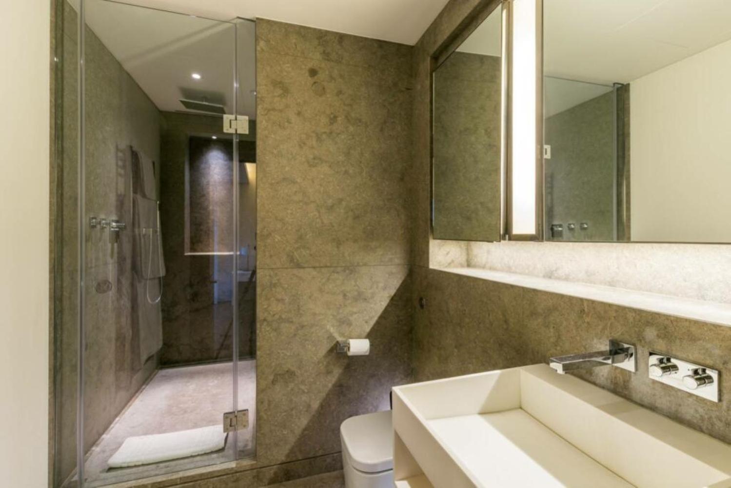 Mayfair Park Lane Luxurious Large Sleeps 6 view 4
