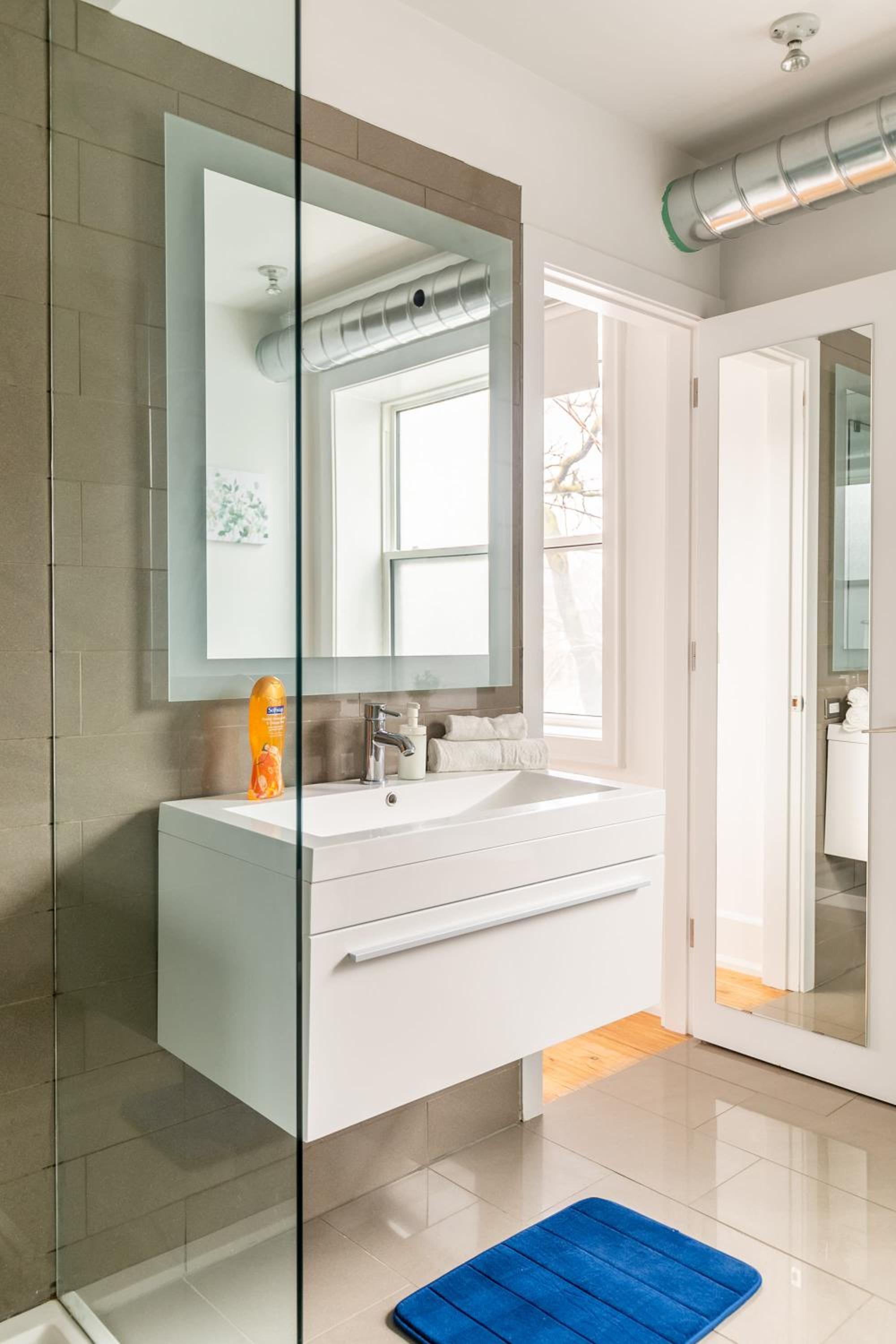 Spacious 2 Bedroom Loft in Sought After Leslieville