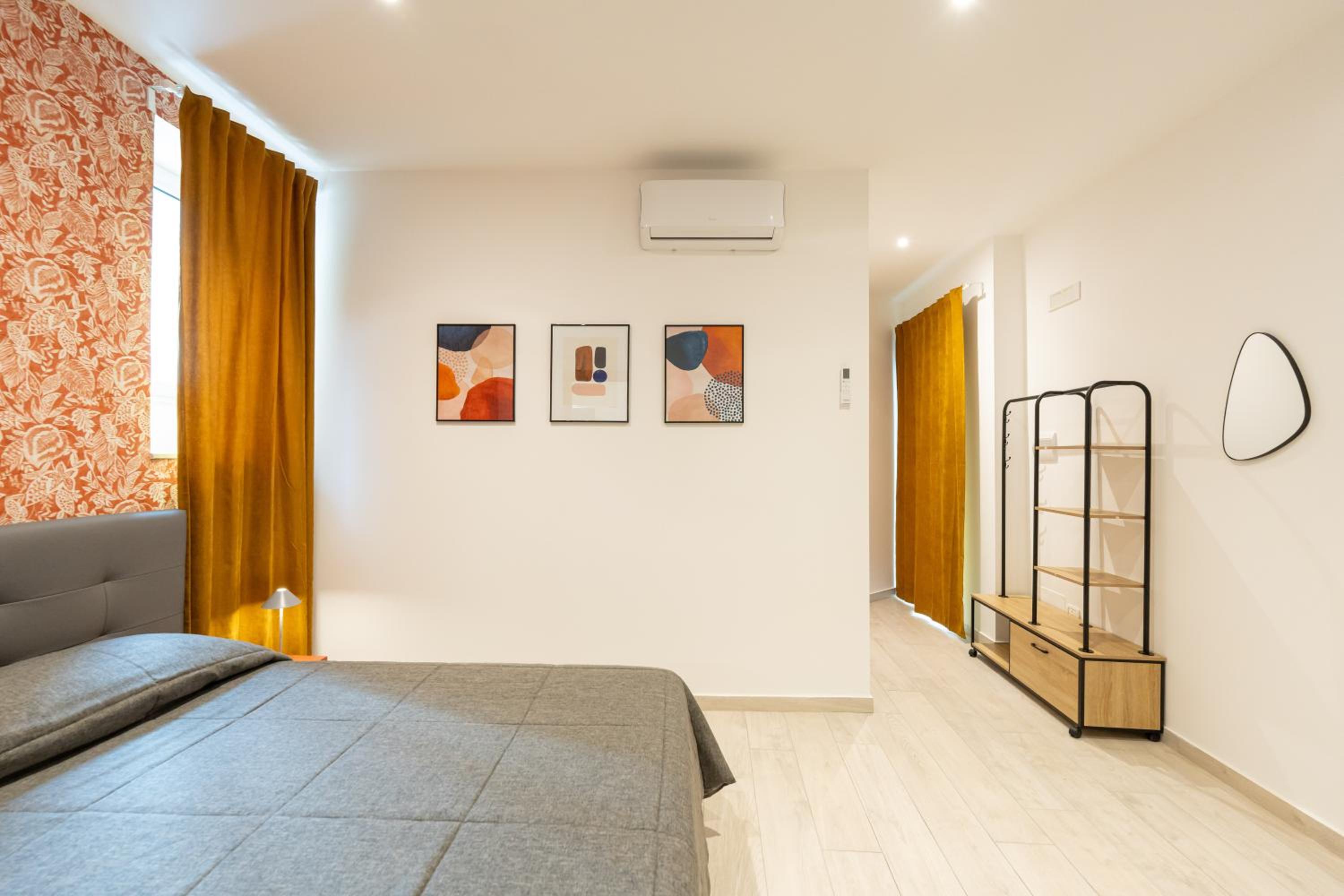 5 Santi Rooms