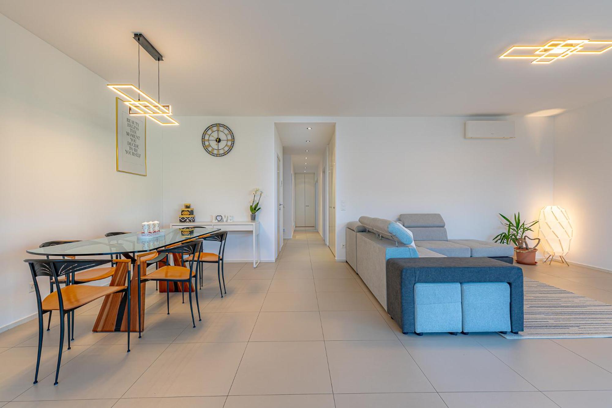 IMPERIAL of LUGANO 3 with a lake view behind the station and 10 min from the lake of Lugano