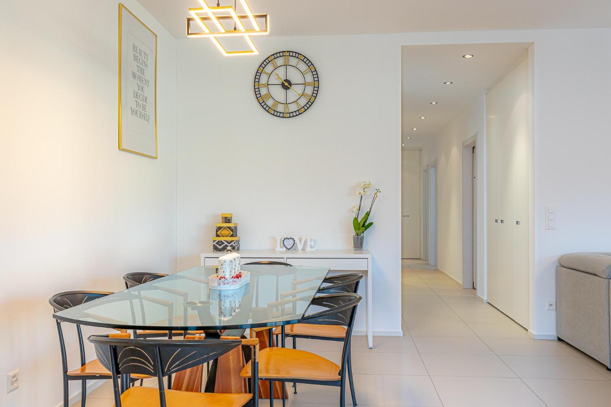 IMPERIAL of LUGANO 3 with a lake view behind the station and 10 min from the lake of Lugano