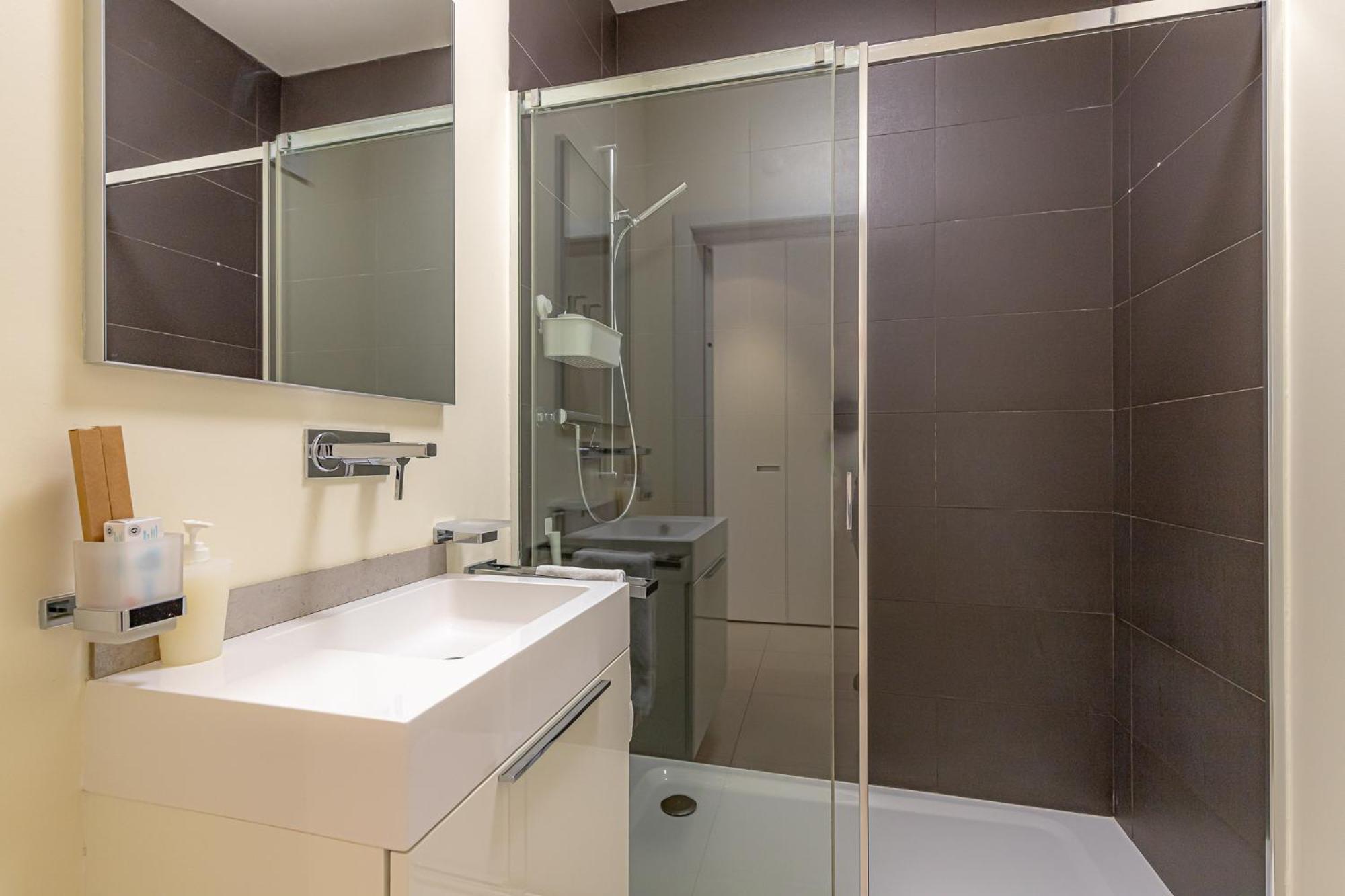 IMPERIAL of LUGANO 3 with a lake view behind the station and 10 min from the lake of Lugano