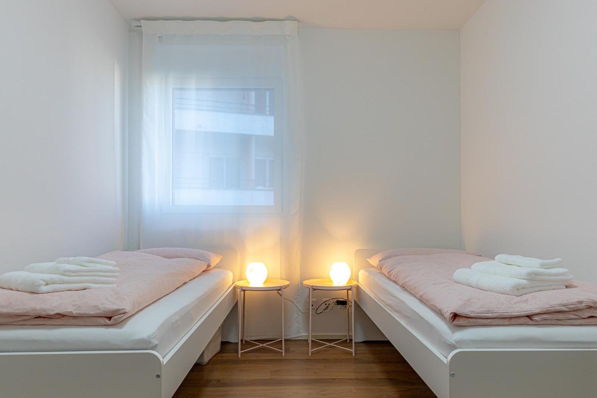 IMPERIAL of LUGANO 3 with a lake view behind the station and 10 min from the lake of Lugano