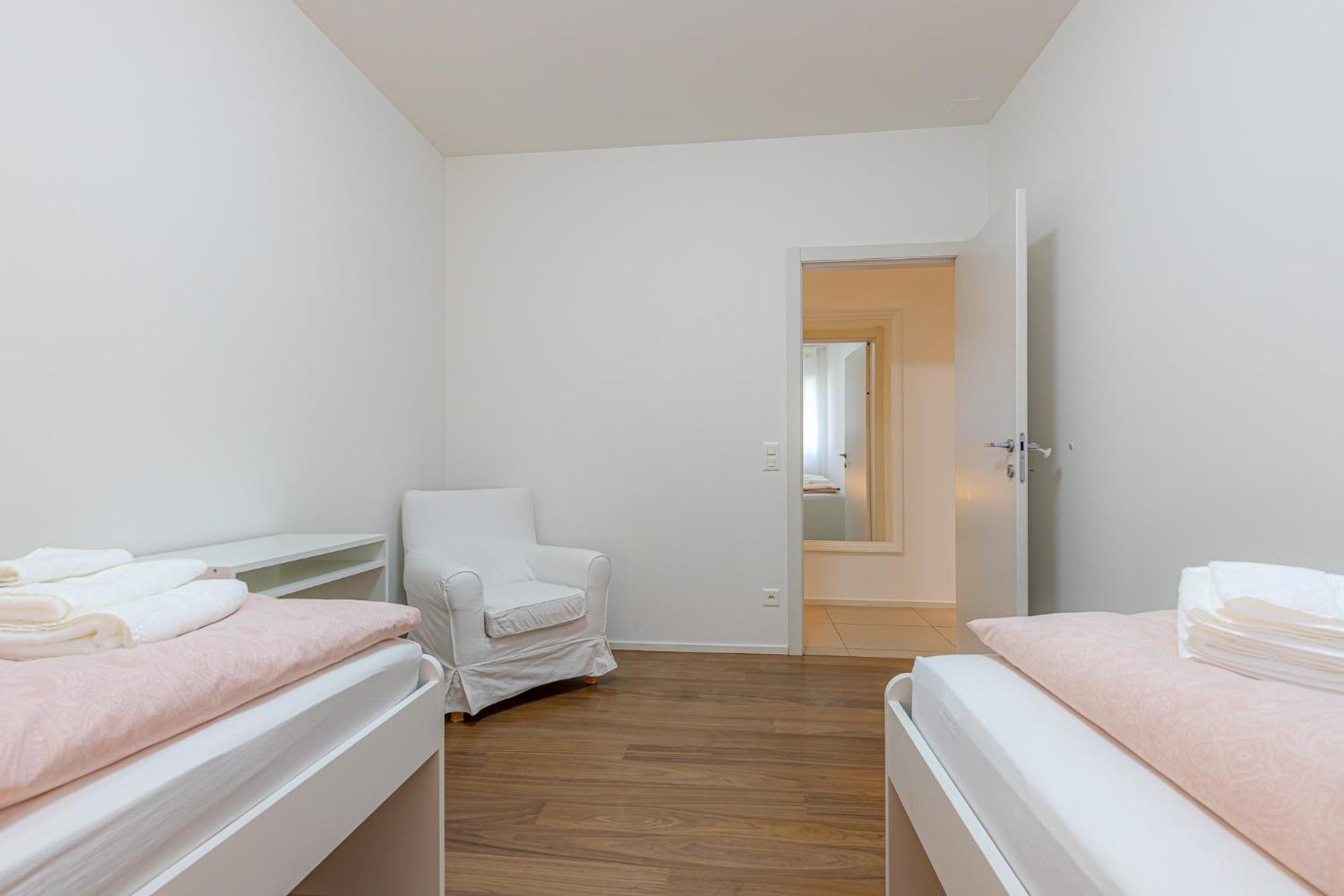 IMPERIAL of LUGANO 3 with a lake view behind the station and 10 min from the lake of Lugano