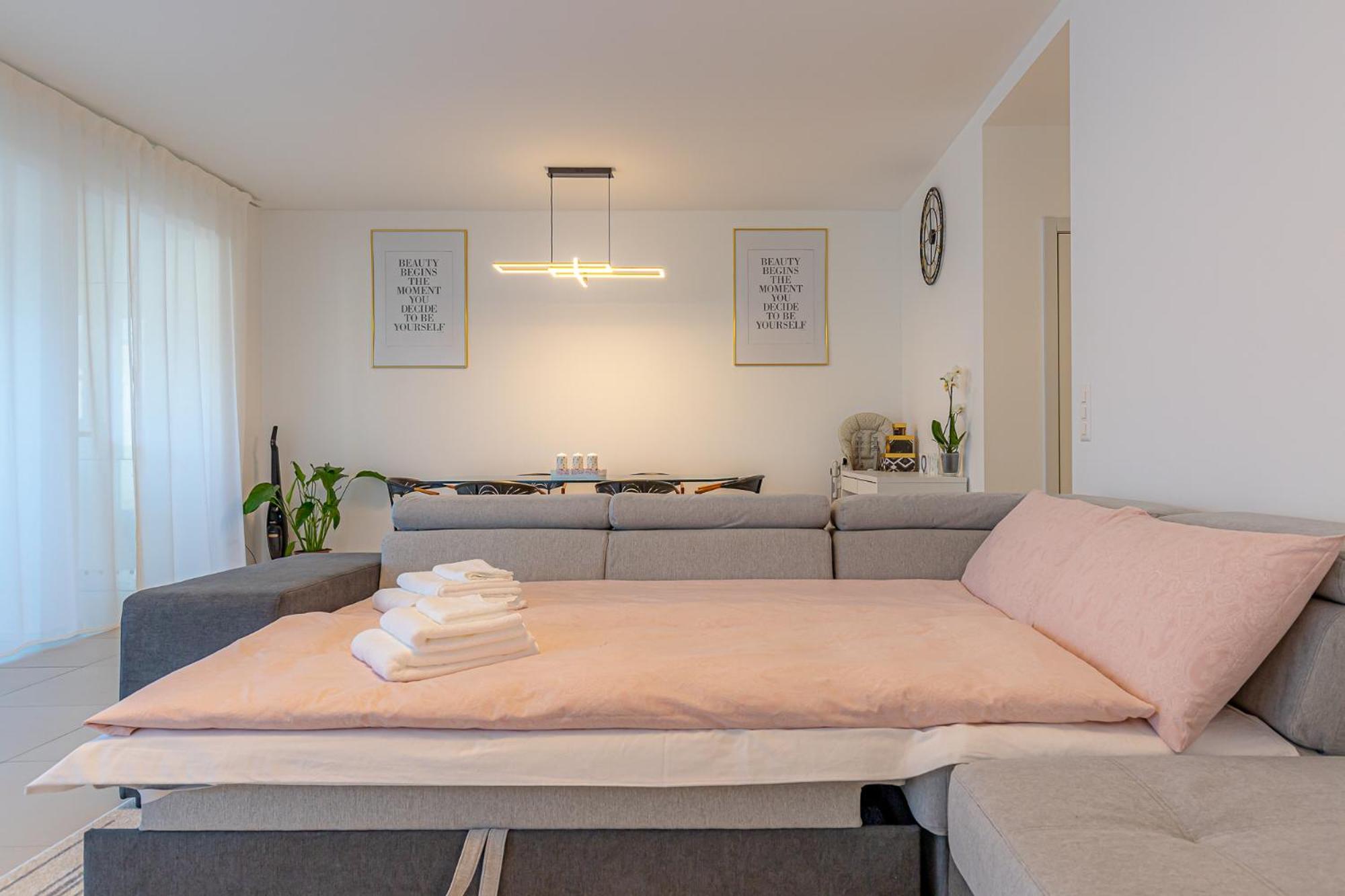 IMPERIAL of LUGANO 3 with a lake view behind the station and 10 min from the lake of Lugano