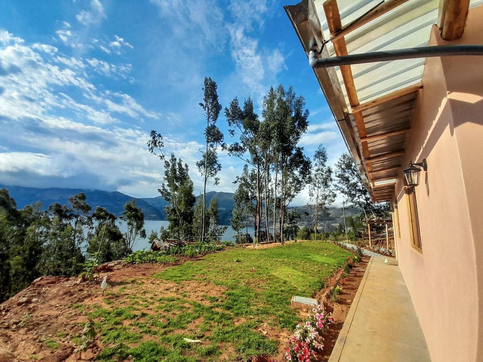 Linda Casa de campo frente a Laguna de Pacucha view 3