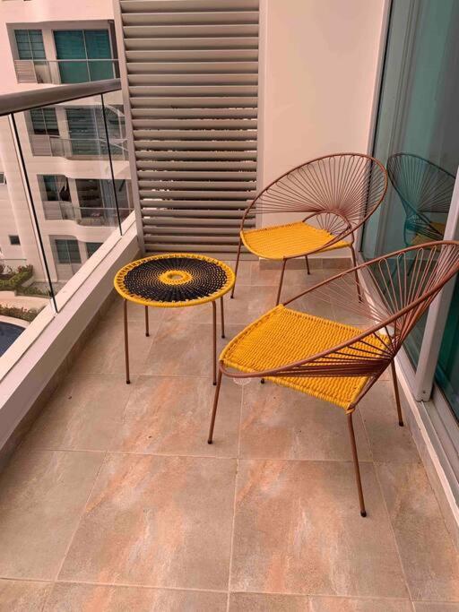 Hermoso apartamento con vista al mar con piscina