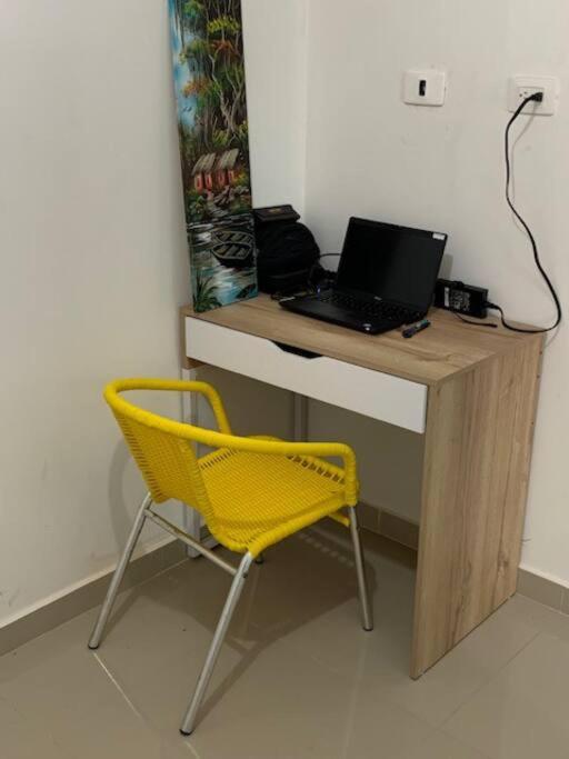 Hermoso apartamento con vista al mar con piscina