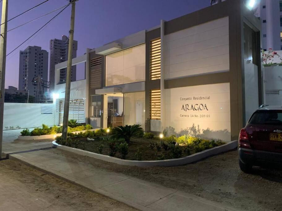 Hermoso apartamento con vista al mar con piscina