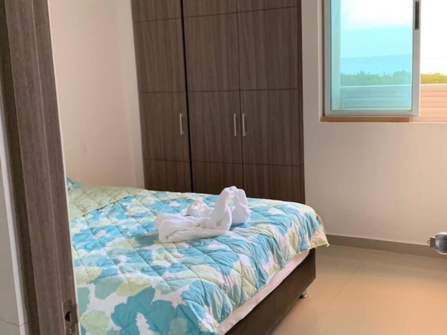 Hermoso apartamento con vista al mar con piscina