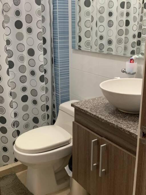 Hermoso apartamento con vista al mar con piscina
