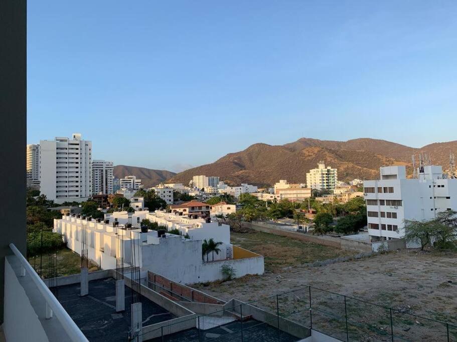 Hermoso apartamento con vista al mar con piscina