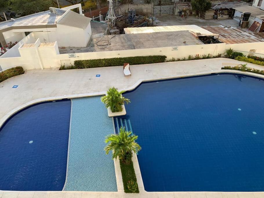 Hermoso apartamento con vista al mar con piscina