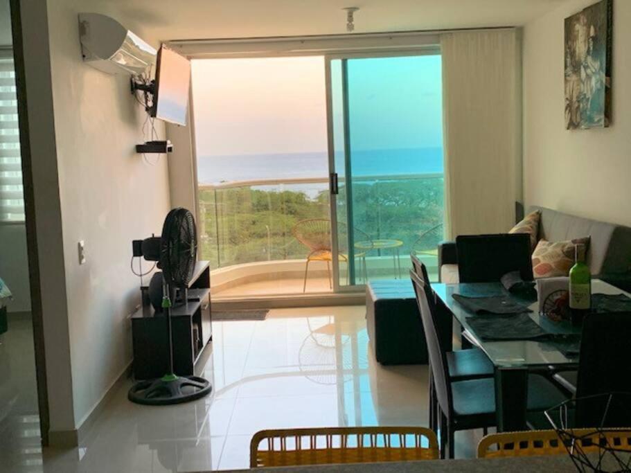 Hermoso apartamento con vista al mar con piscina