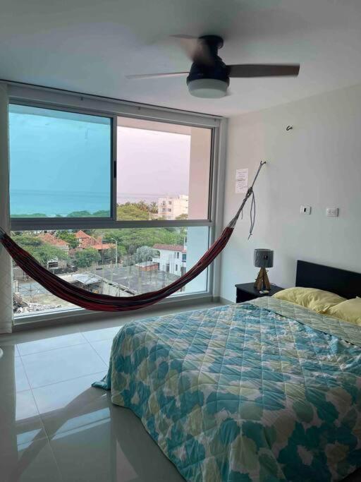 Hermoso apartamento con vista al mar con piscina
