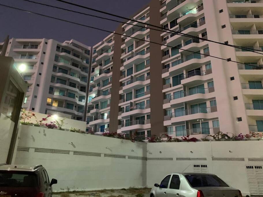 Hermoso apartamento con vista al mar con piscina