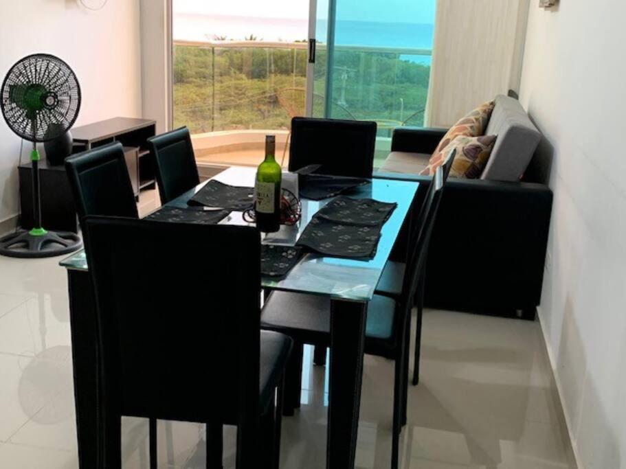 Hermoso apartamento con vista al mar con piscina