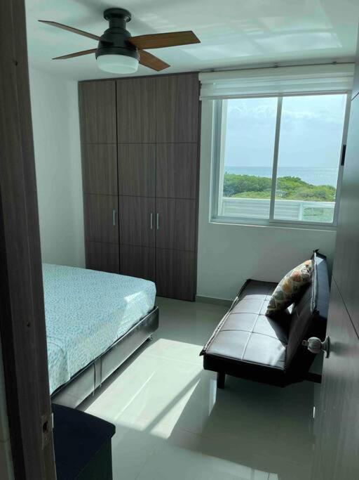 Hermoso apartamento con vista al mar con piscina
