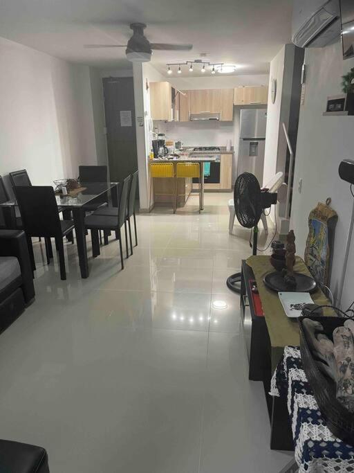 Hermoso apartamento con vista al mar con piscina