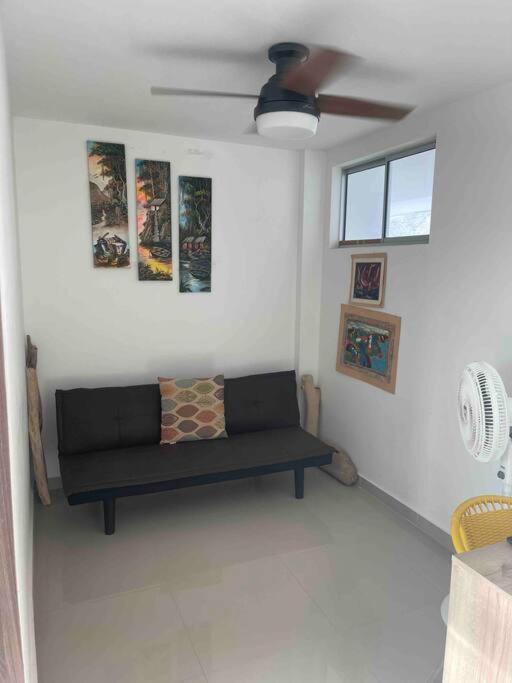 Hermoso apartamento con vista al mar con piscina
