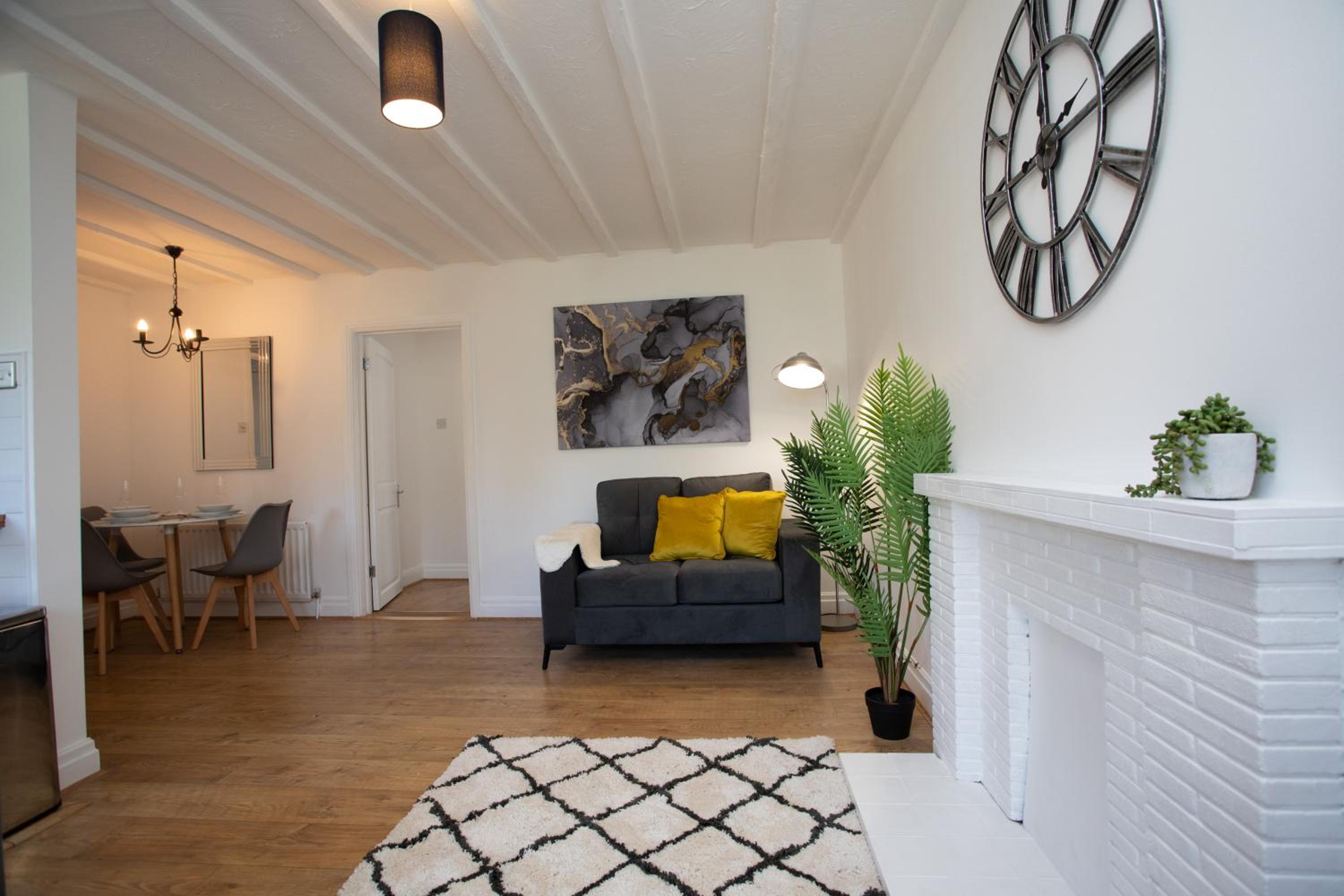 Cosy apartment in the heart of Old Town Beaconsfield