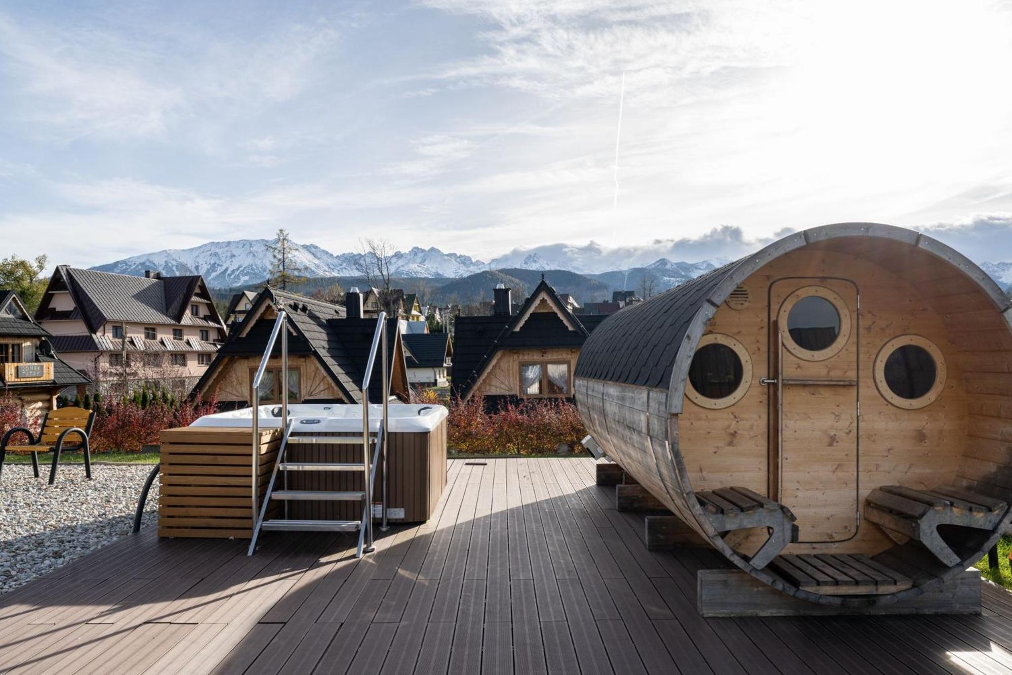 Lux-HOUSE & JACUZZI SAUNA view 4