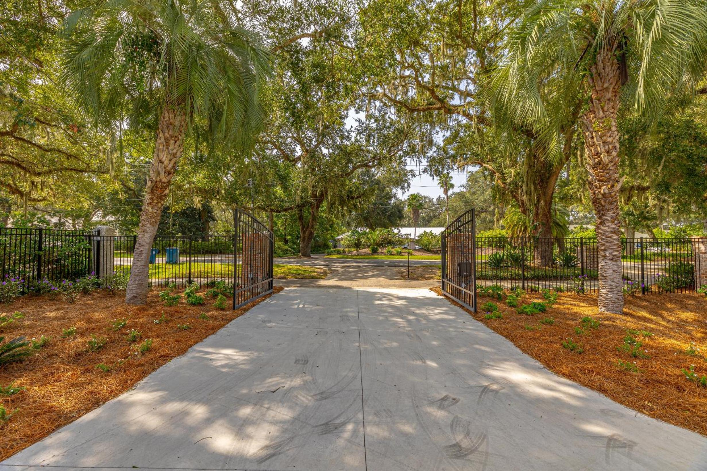 Saltwater Oaks