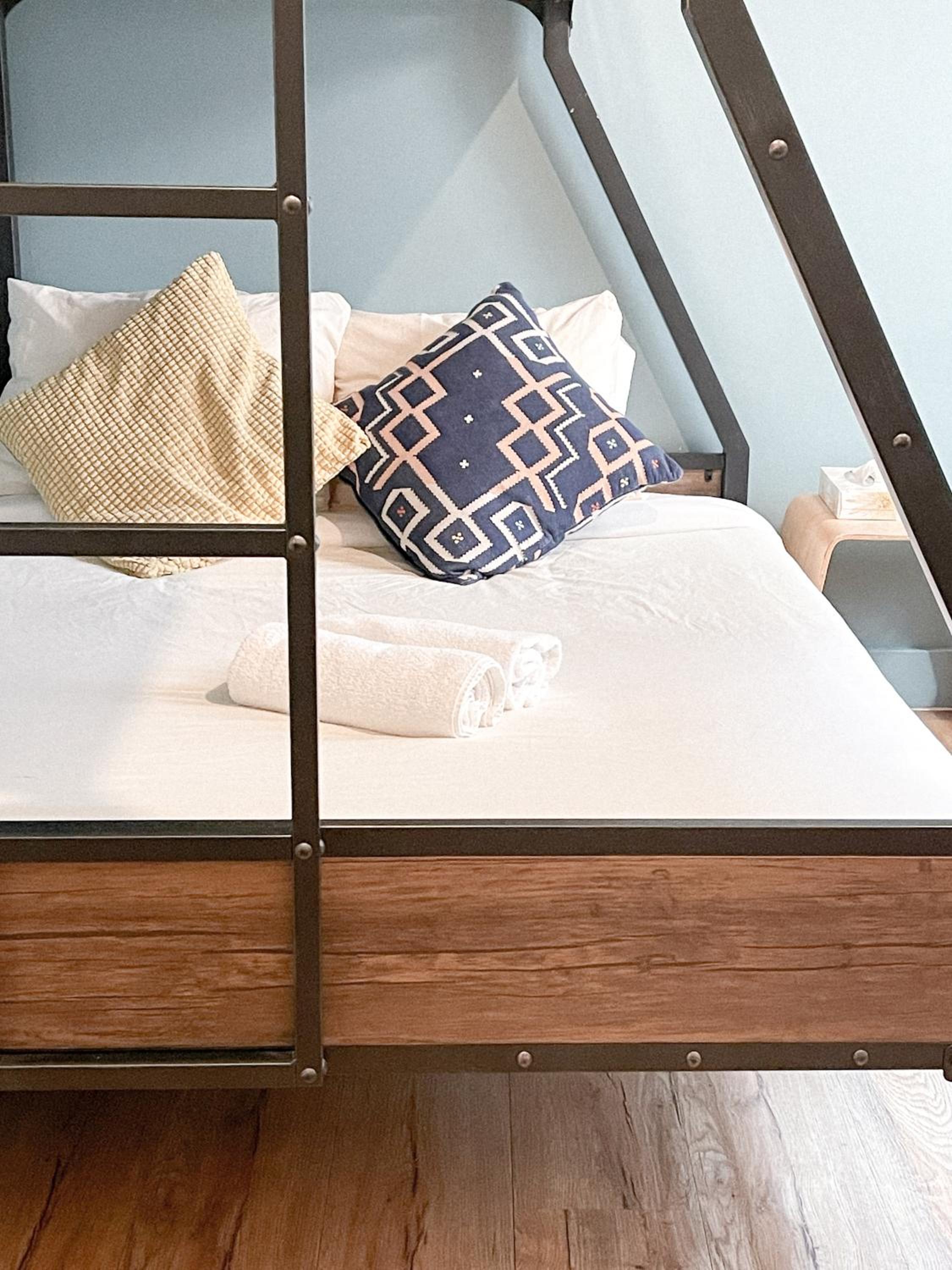 Auberge Saintlo Montréal Hostel
