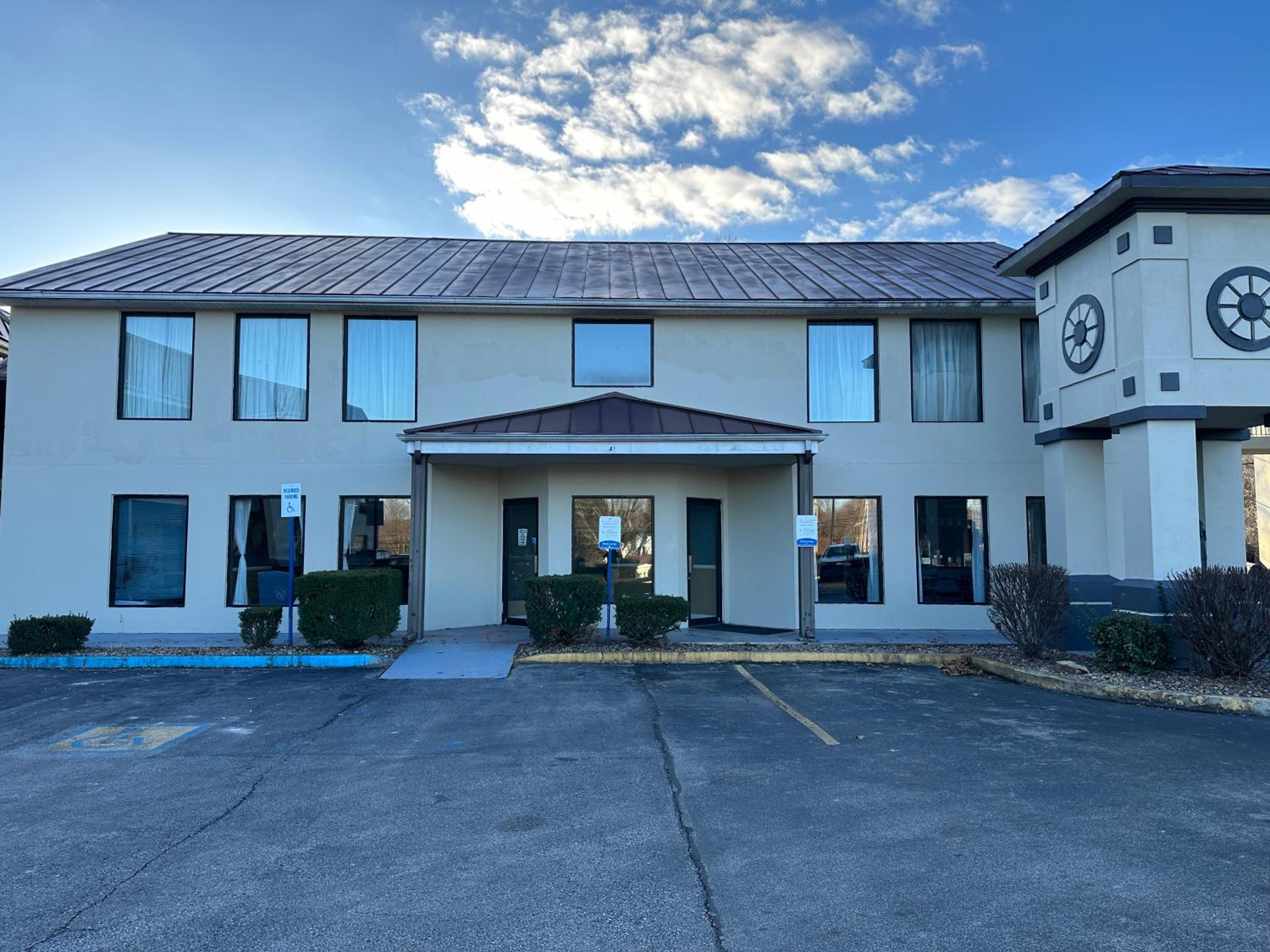 Huntington Vacations - Quality Inn - Property Image 1