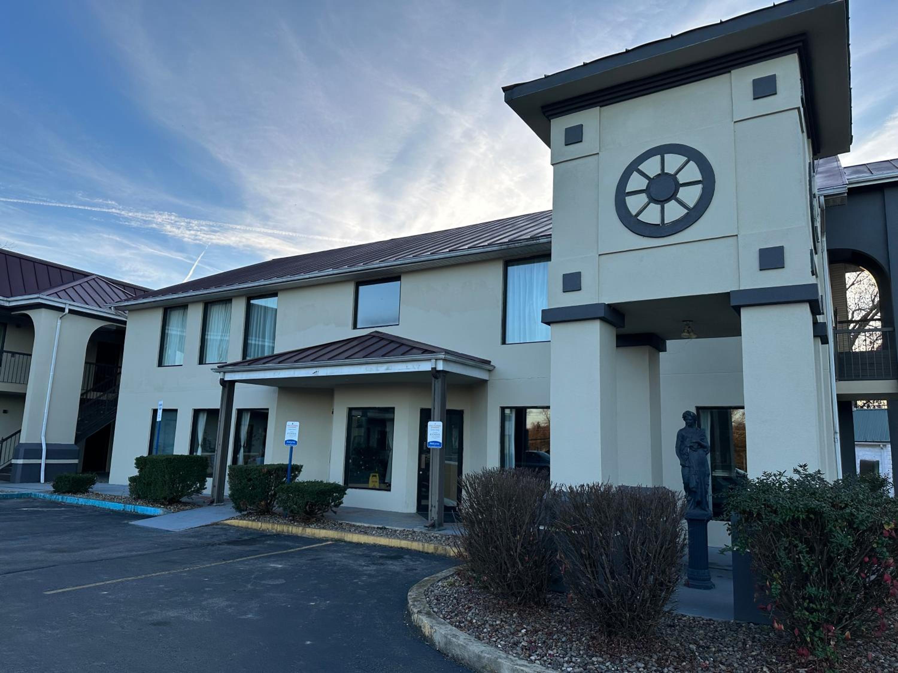 Huntington Vacations - Quality Inn - Property Image 4