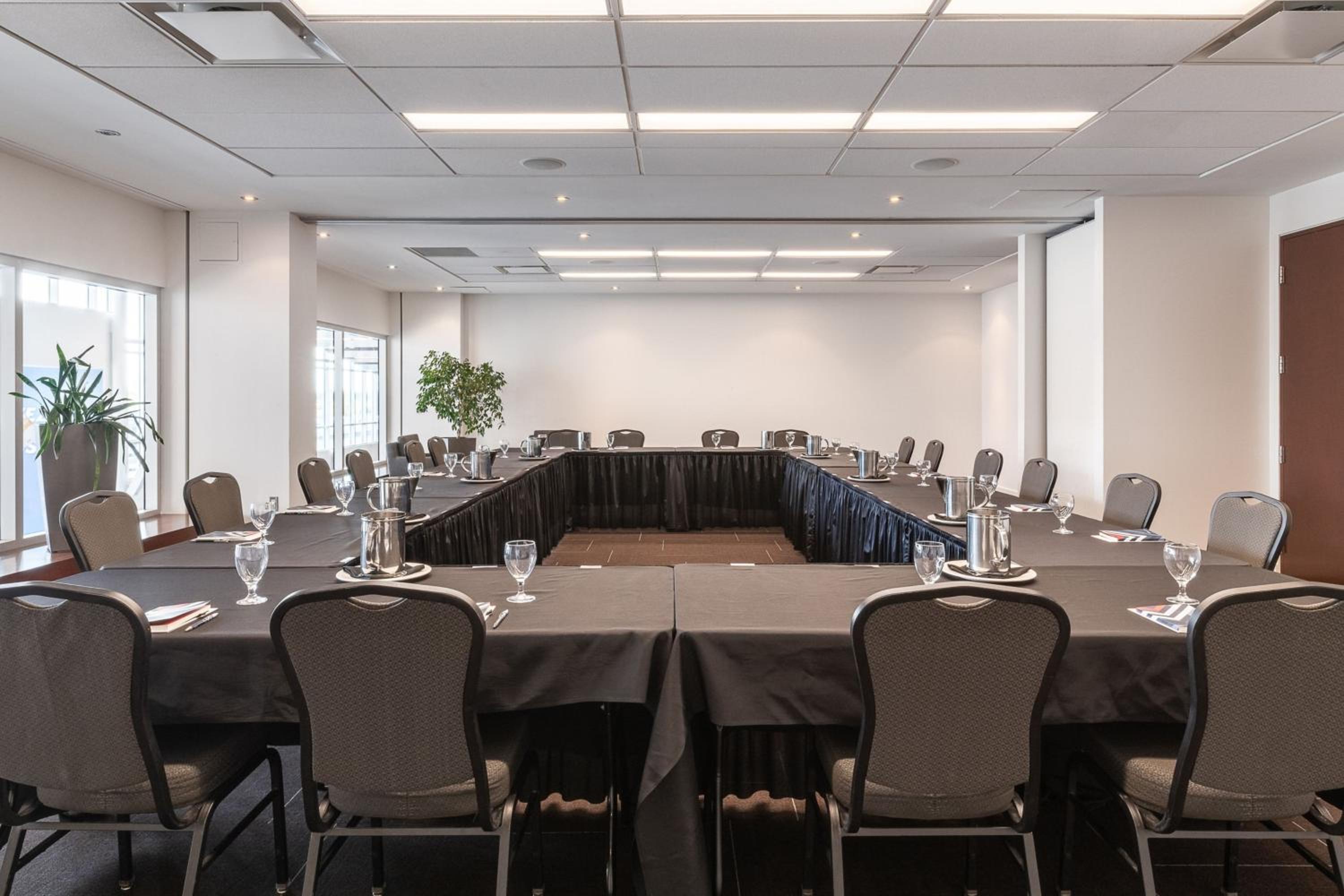 Levis Vacations - Four Points by Sheraton Levis Convention Centre - Property Image 22