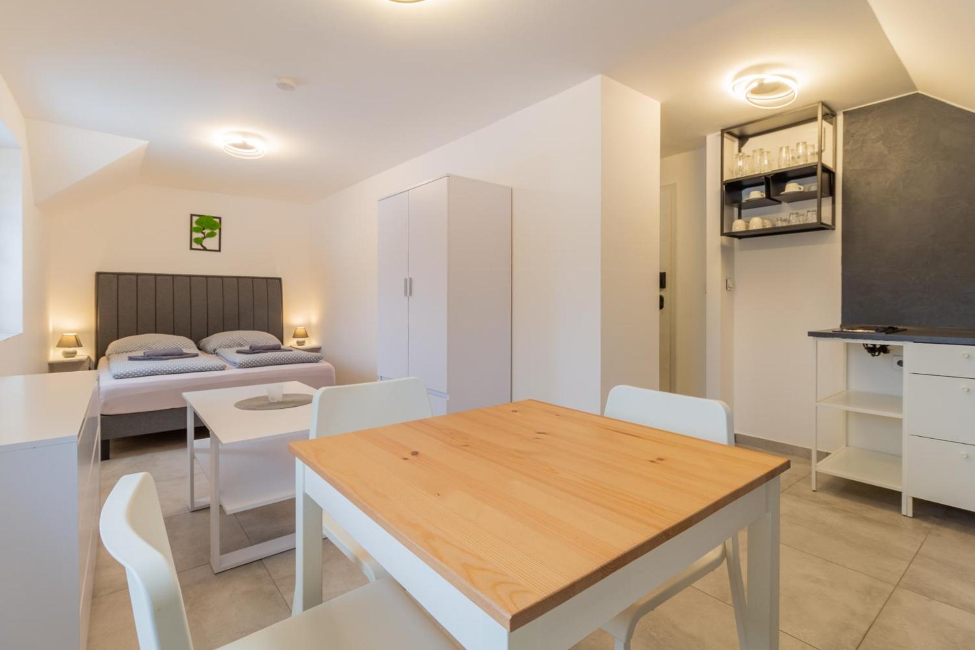 LIPNO Moss Apartment