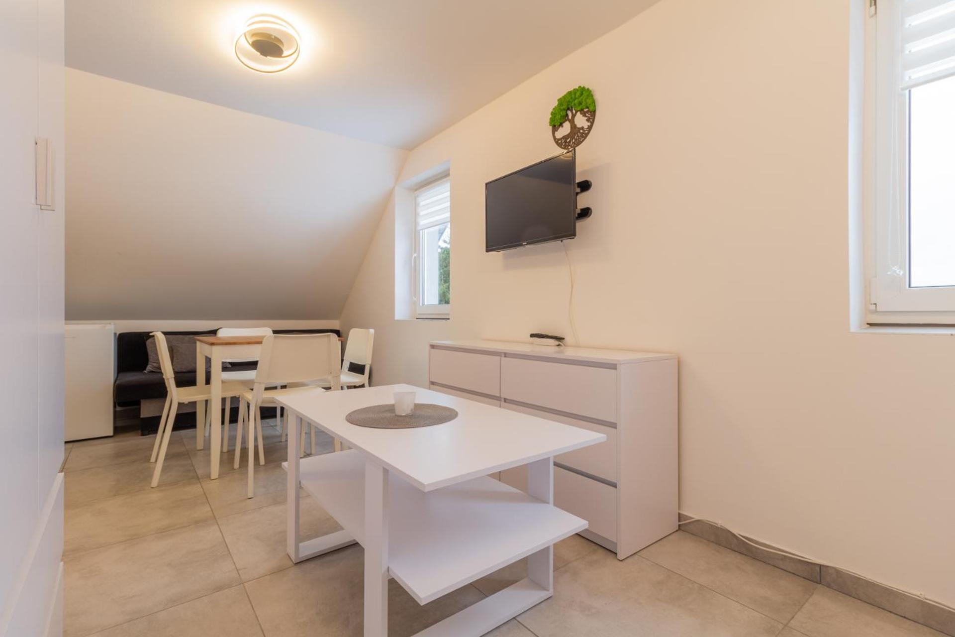 LIPNO Moss Apartment