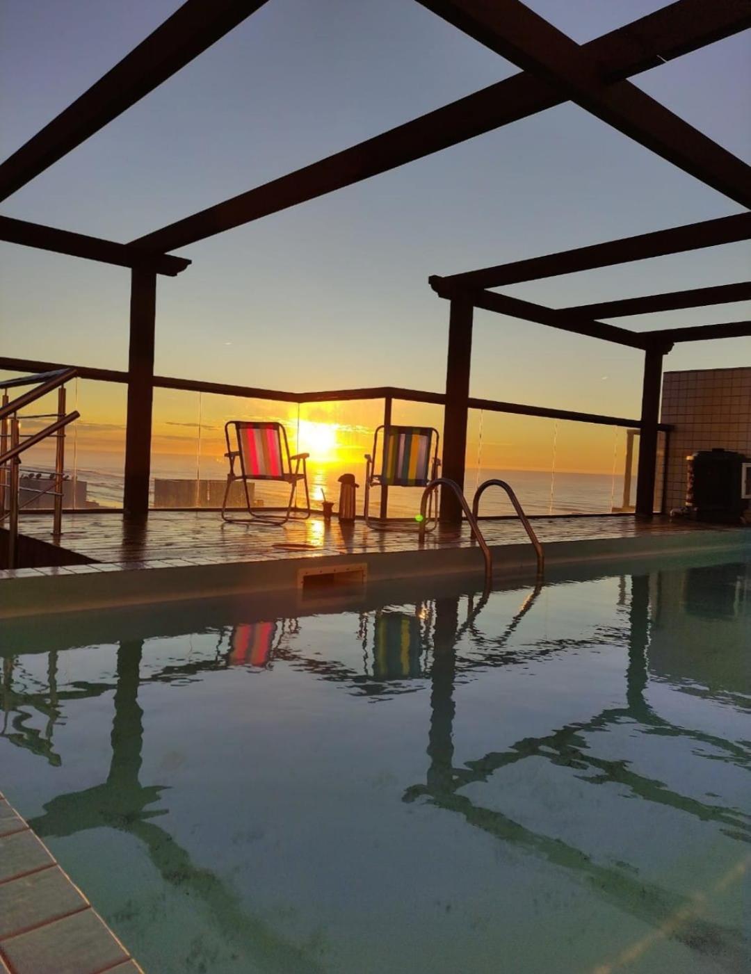 Apto 2 dorm com vista para o mar