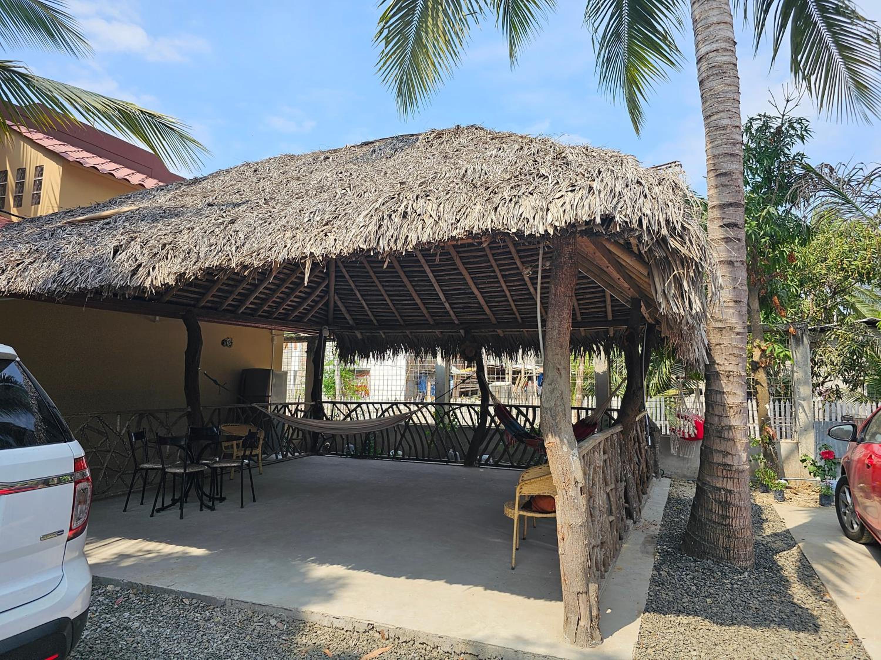 Hermosa Casa Amoblada de dos pisos, incluye cabaña km. 10.5 Vía Portoviejo Crucita Comuna Sosote view 2