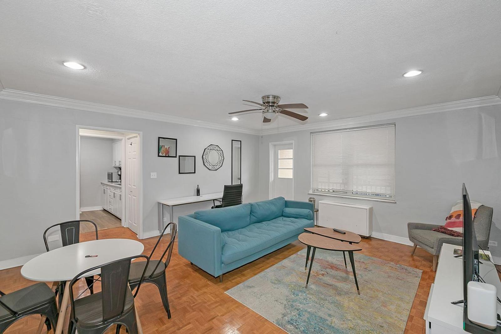 Relax And Enjoy In Downtown High Rise Condo view 4