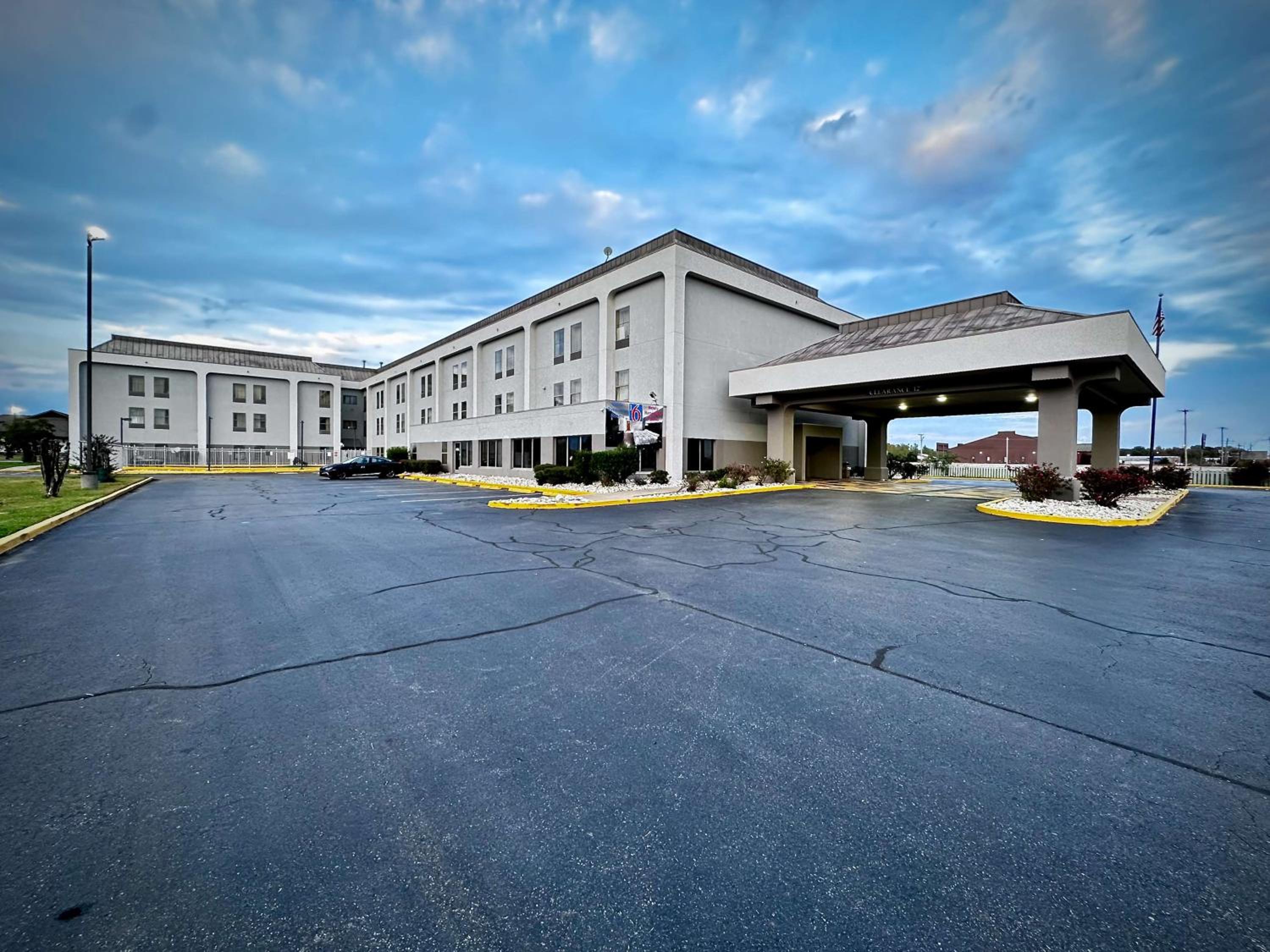 Pine Bluff Vacations - Motel 6-Pine Bluff, AR - Property Image 4
