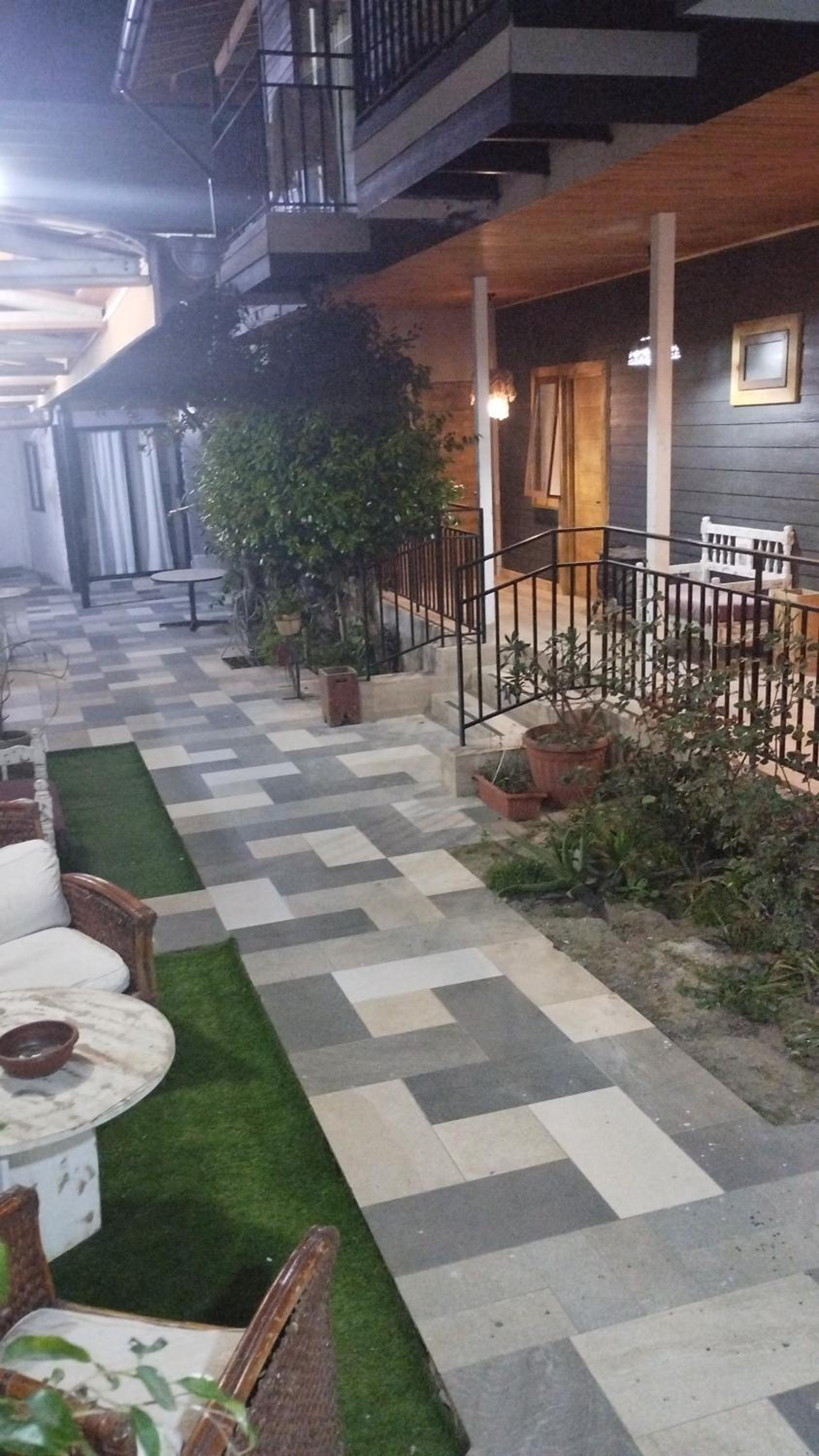 HOSTAL LA MODERNA